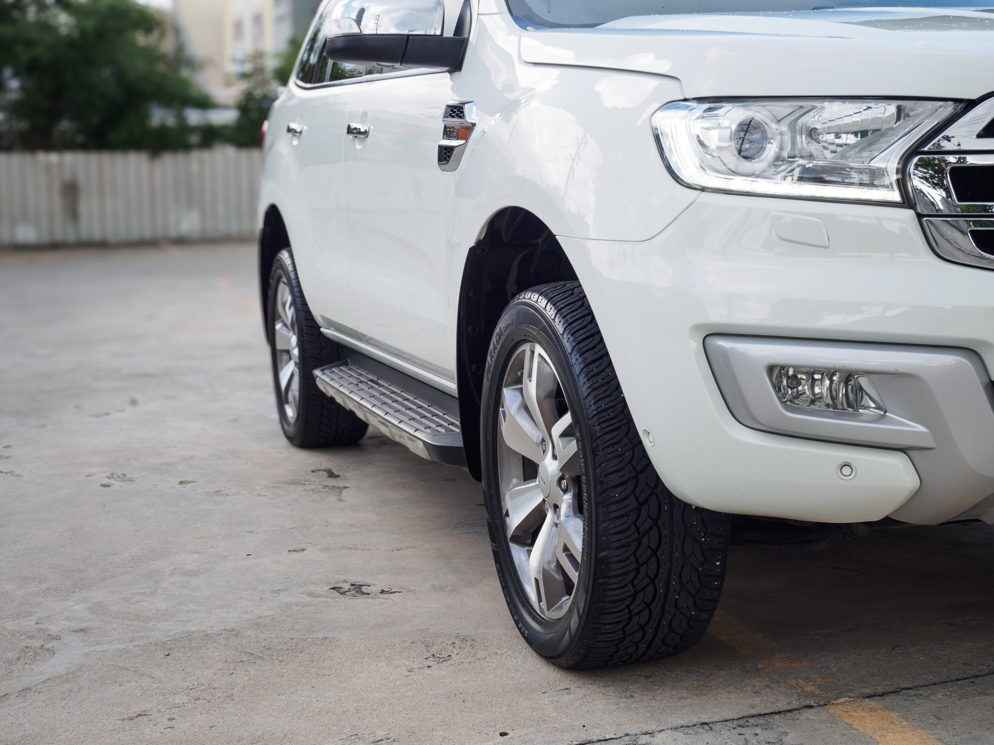 FORD EVEREST 3.2 TITANIUM 4WD SUNROOF