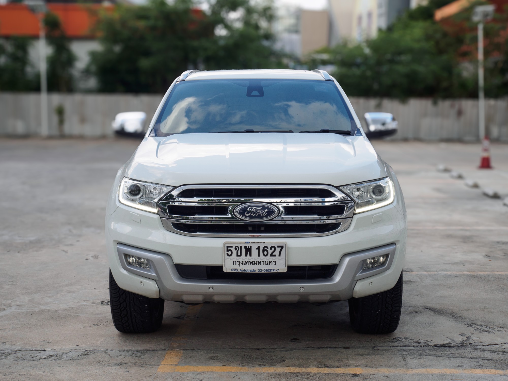 FORD EVEREST 3.2 TITANIUM 4WD SUNROOF