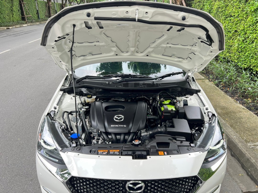 #MAZDA 2 1.3 SP Top Hatchback MNC ปี2020 สีขาวมุก ไมล์ 1,700 km. รถสวย สภาพใหม่เอี่ยม