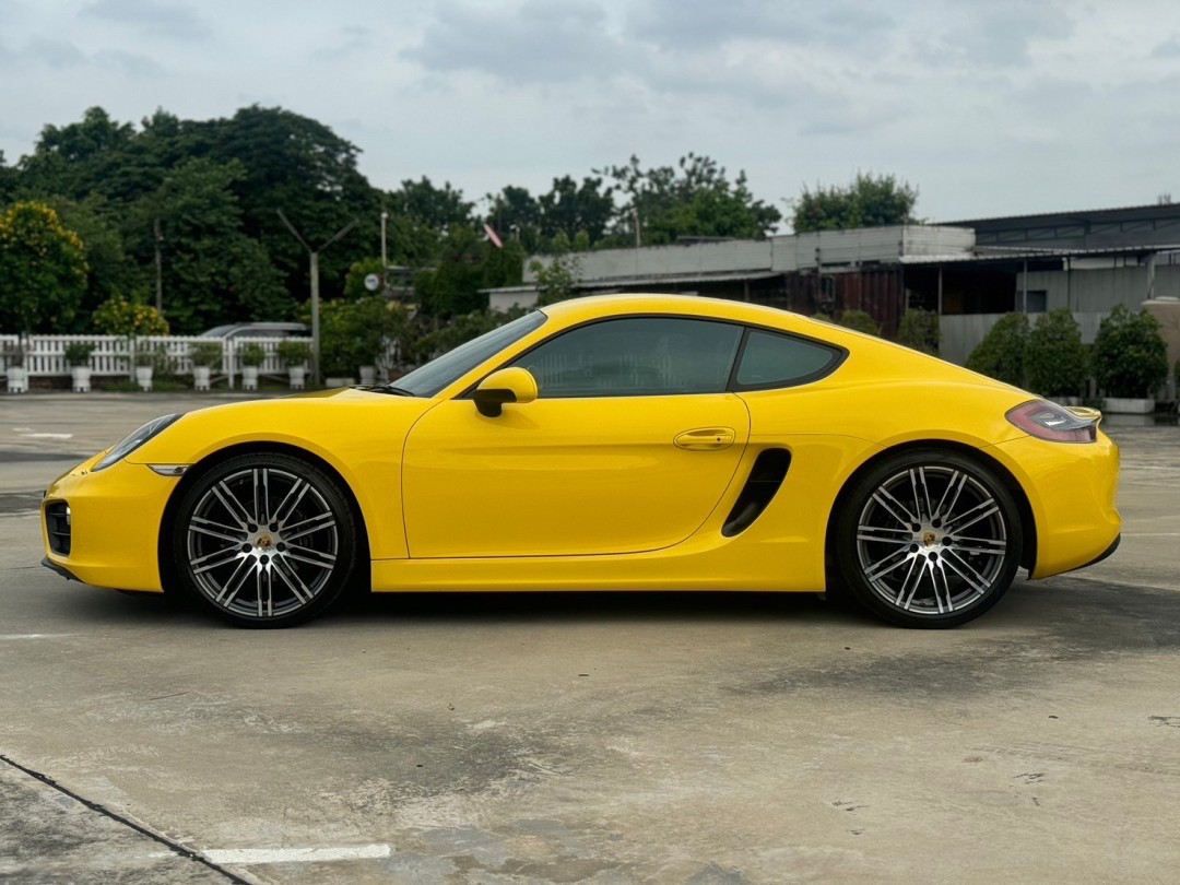 2016 Porsche 981 Cayman สีเหลือง