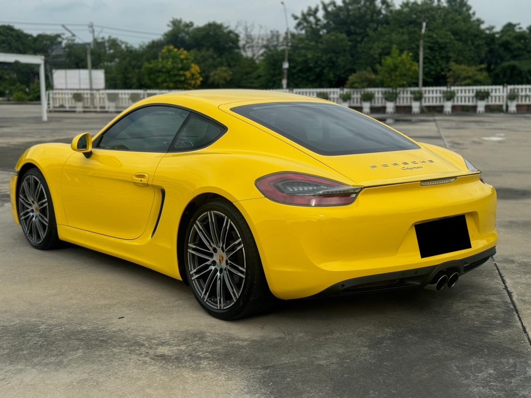 2016 Porsche 981 Cayman สีเหลือง