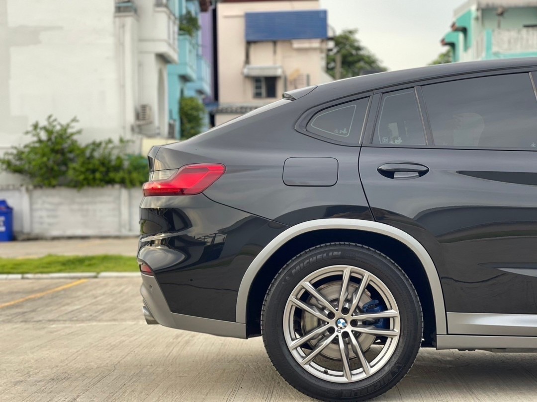 2020 BMW X4 G02 สีดำ