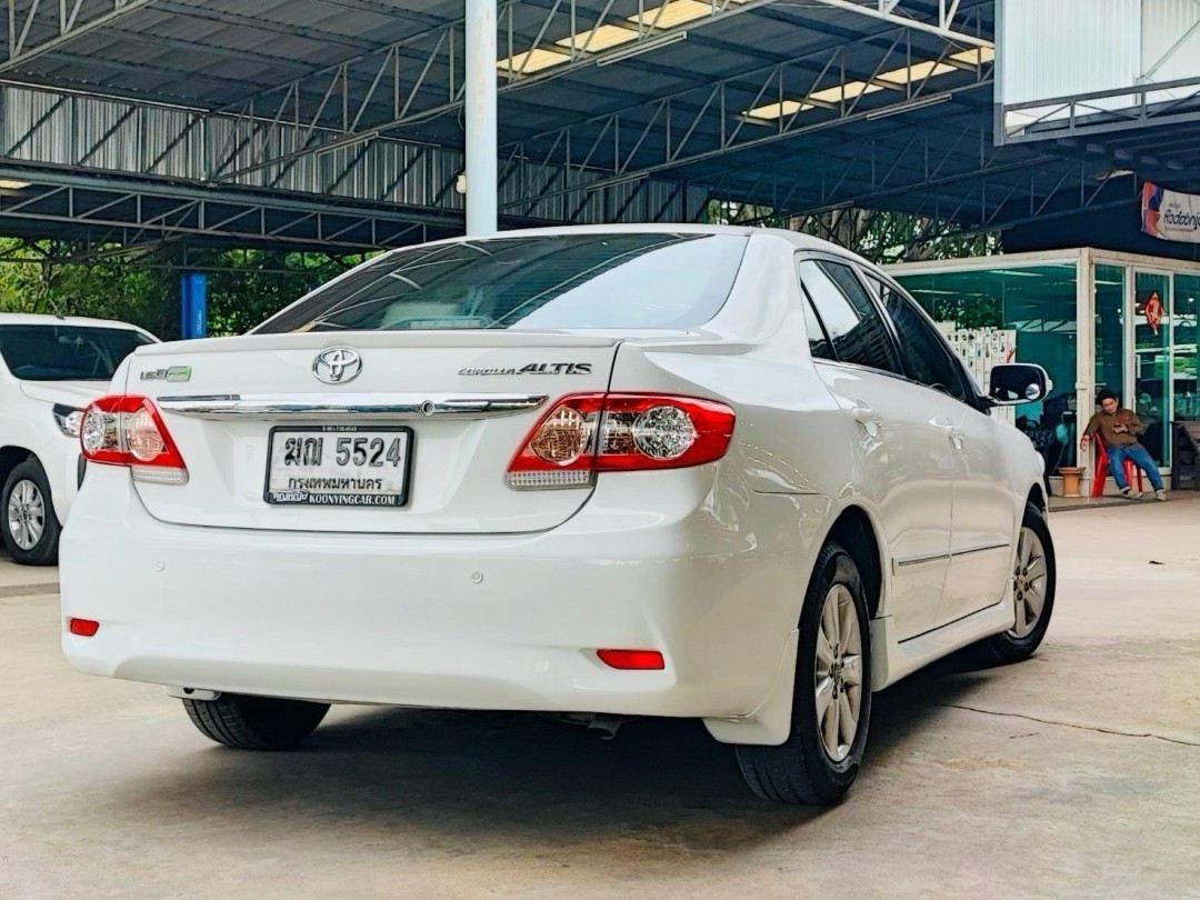 2012 Toyota Altis 1.2 CNG สีขาว