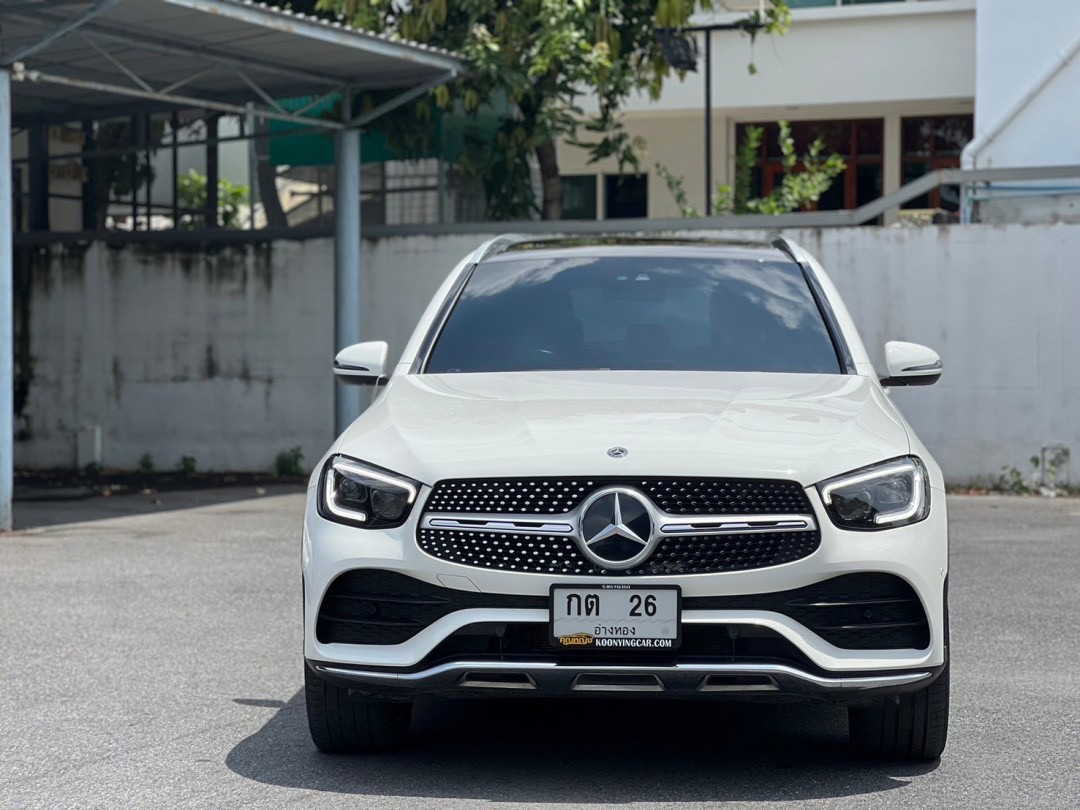 2021 Mercedes-Benz GLC-Class GLC 300 e 4MATIC AMG สีขาว