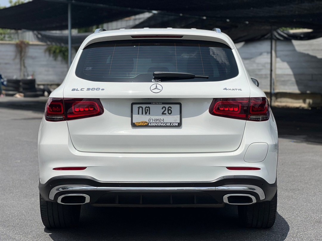 2021 Mercedes-Benz GLC-Class GLC 300 e 4MATIC AMG สีขาว