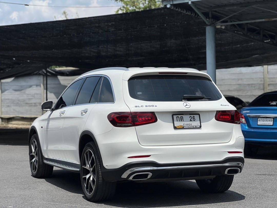 2021 Mercedes-Benz GLC-Class GLC 300 e 4MATIC AMG สีขาว