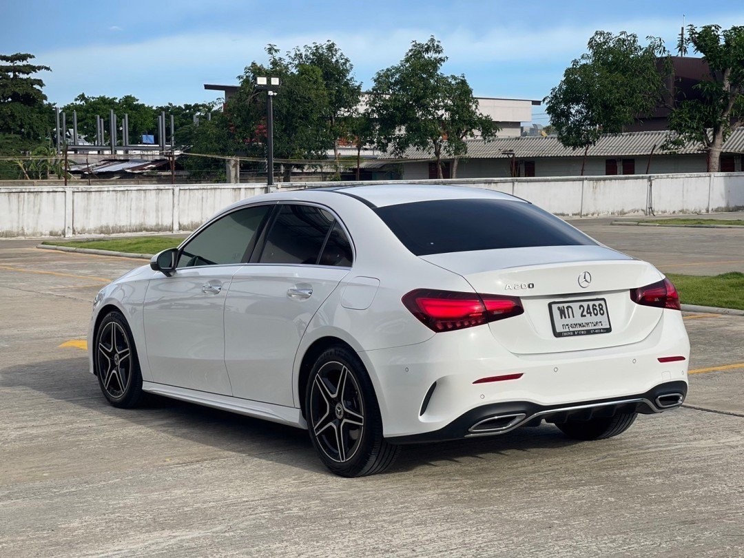 2024 Mercedes-Benz A-Class A 200 AMG สีขาว