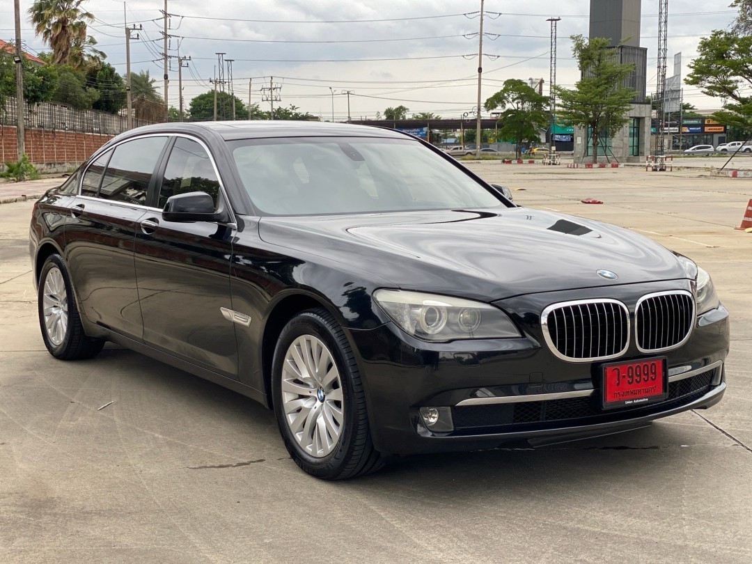 2011 BMW 730Li (F02) สีดำ