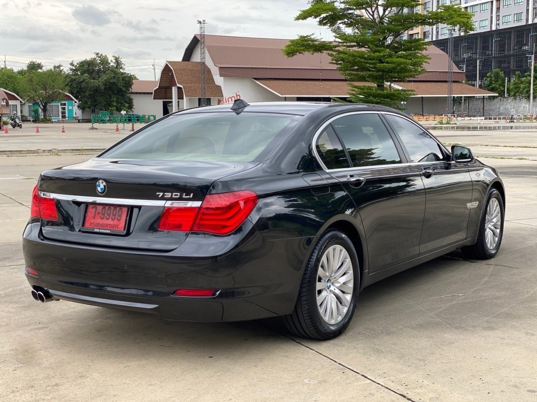 2011 BMW 730Li (F02) สีดำ