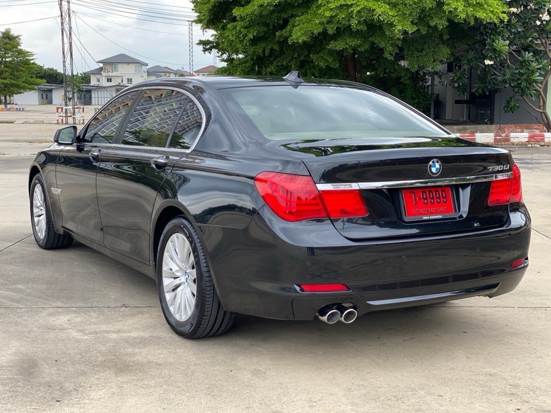 2011 BMW 730Li (F02) สีดำ