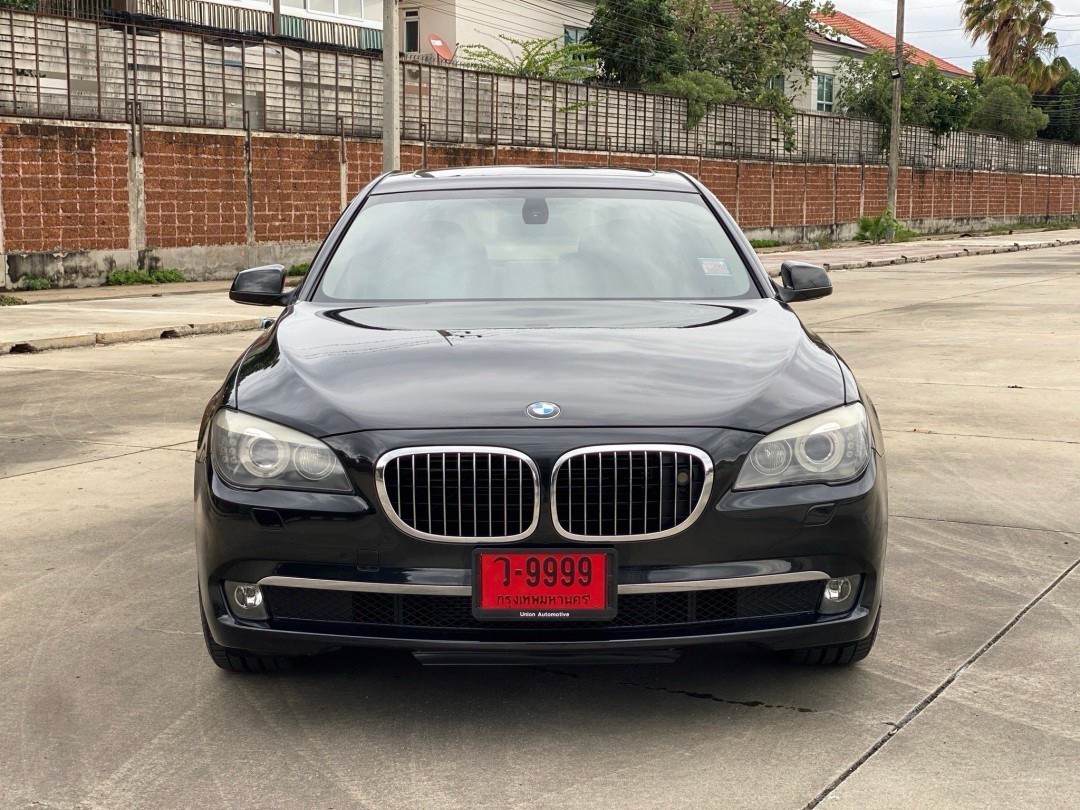 2011 BMW 730Li (F02) สีดำ