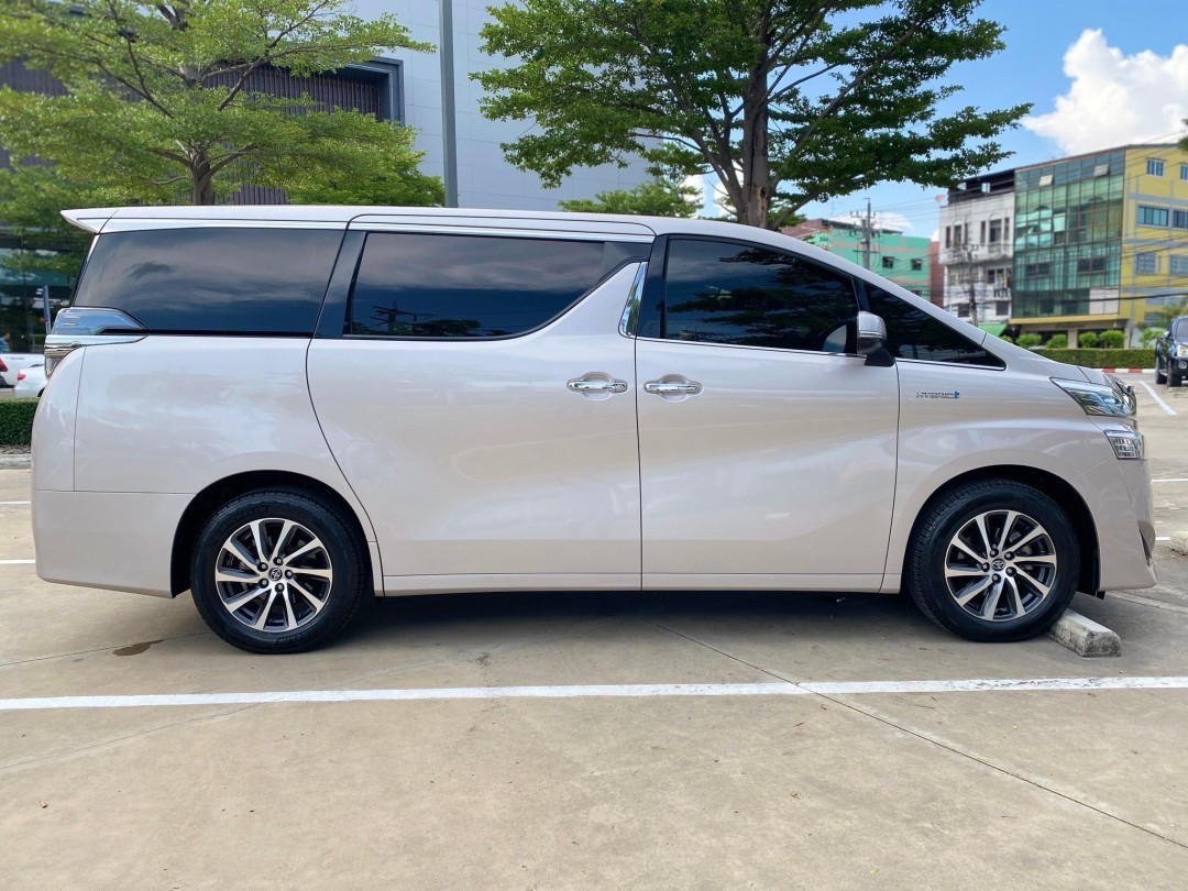 2019 Toyota Vellfire สีทอง