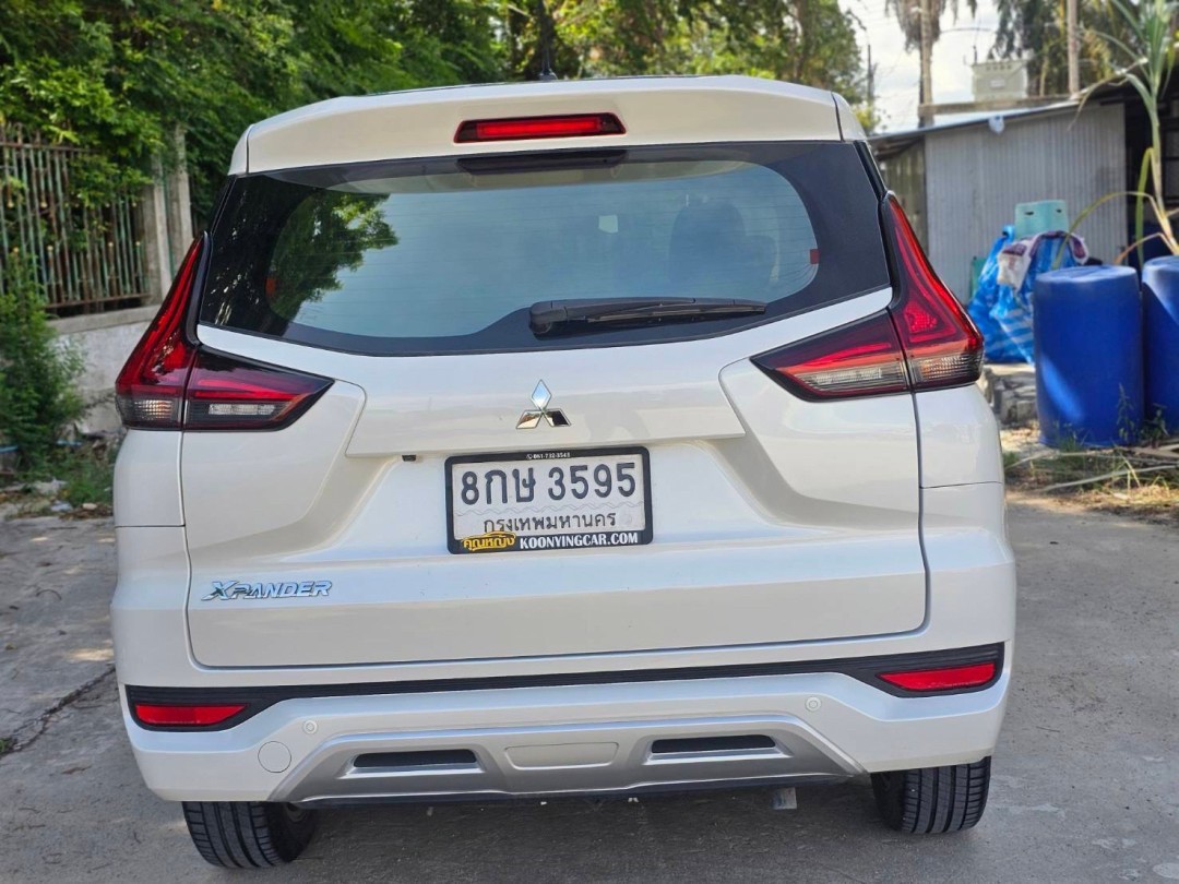 2021 Mitsubishi Xpander สีขาว