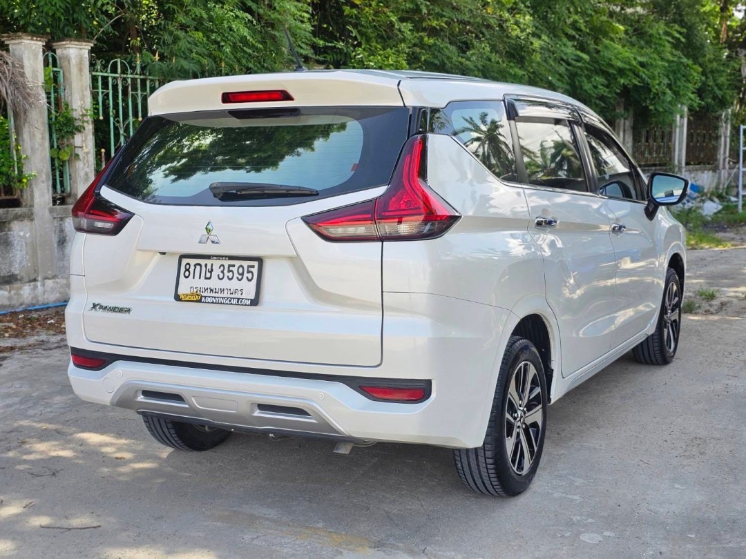 2021 Mitsubishi Xpander สีขาว