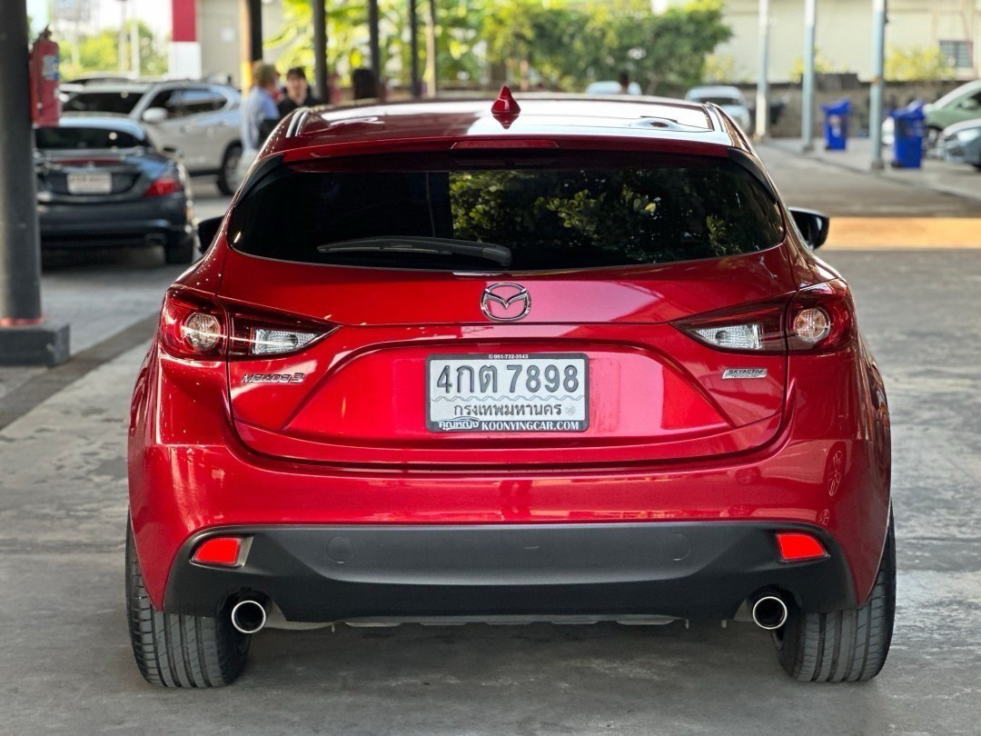 2015 Mazda 3 Fastback สีแดง