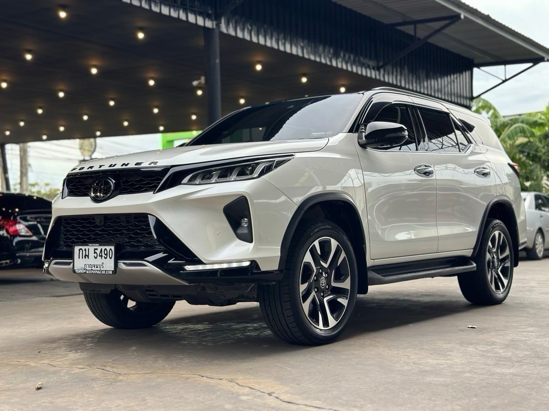 2021 Toyota Fortuner สีขาว