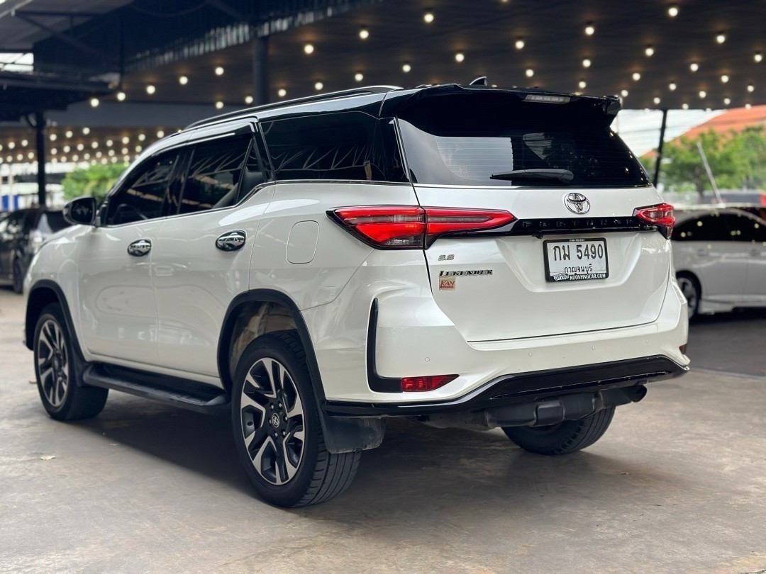 2021 Toyota Fortuner สีขาว