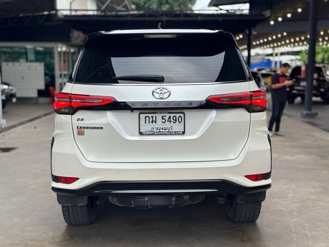 2021 Toyota Fortuner สีขาว