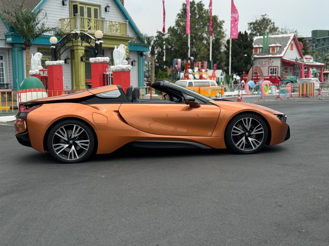 2018 BMW i8 Roadster สีส้ม