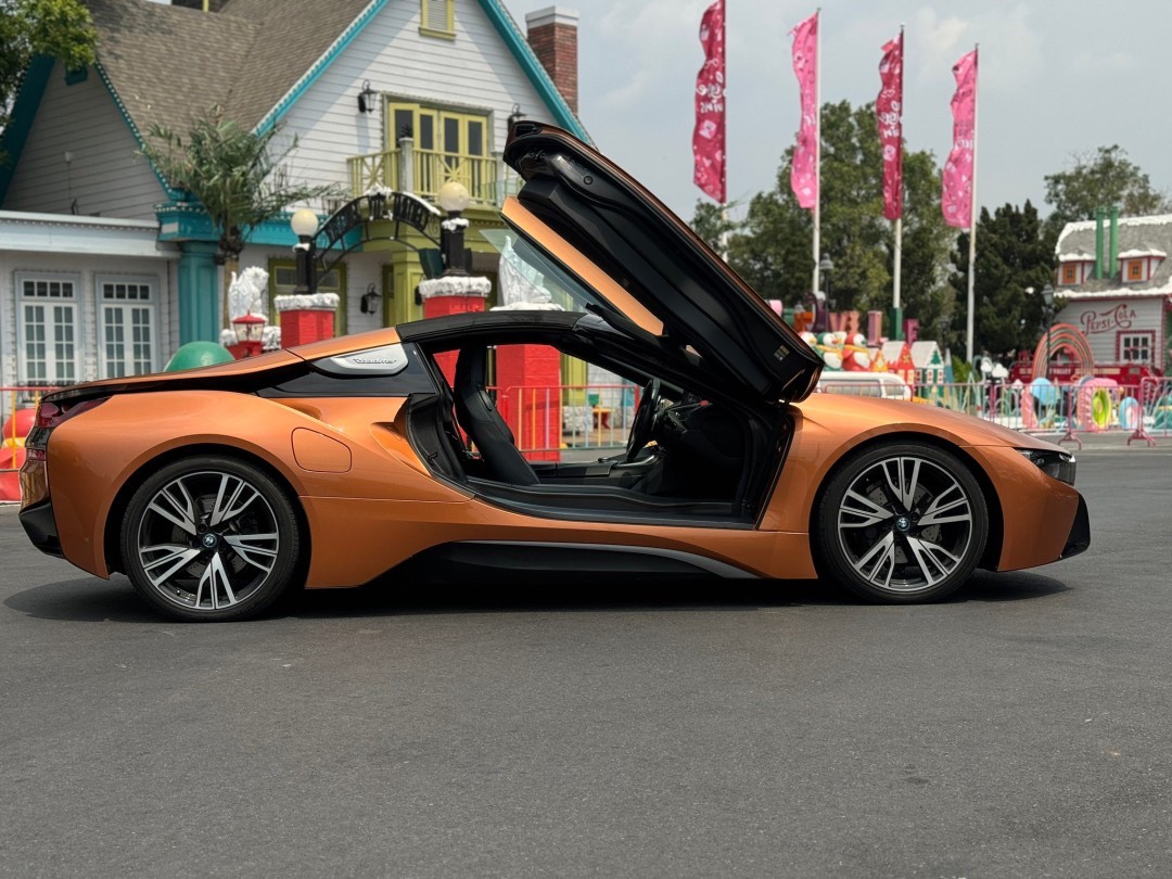 2018 BMW i8 Roadster สีส้ม