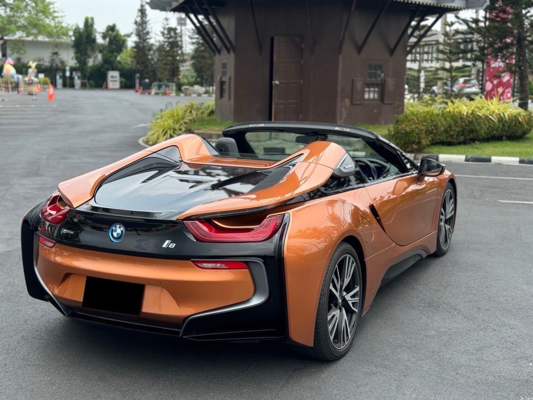 2018 BMW i8 Roadster สีส้ม