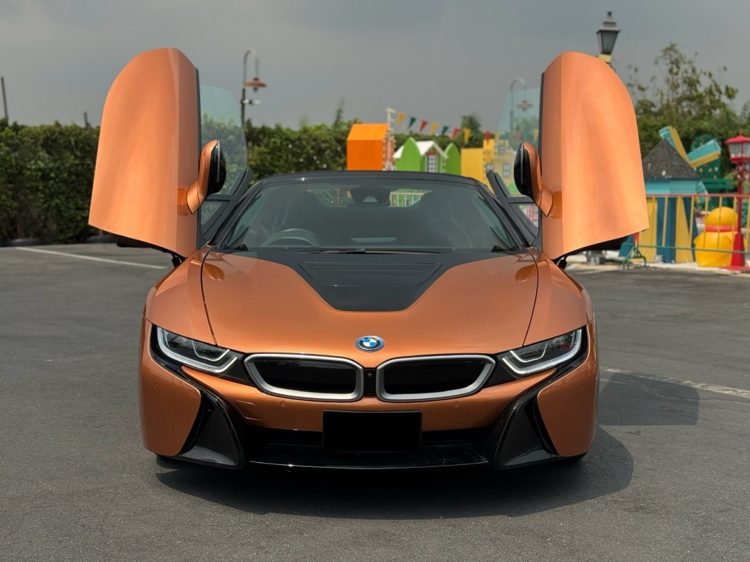 2018 BMW i8 Roadster สีส้ม