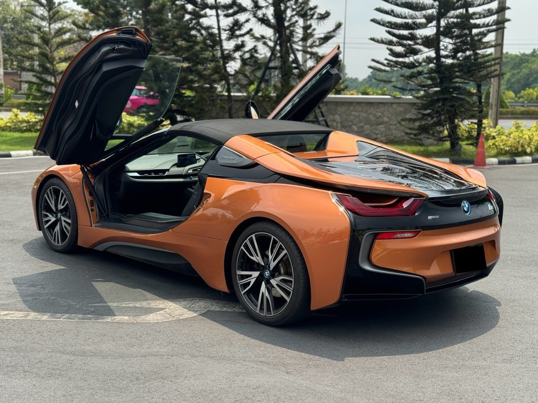 2018 BMW i8 Roadster สีส้ม