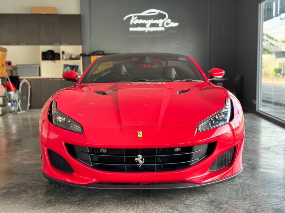 2019 Ferrari Portofino สีแดง