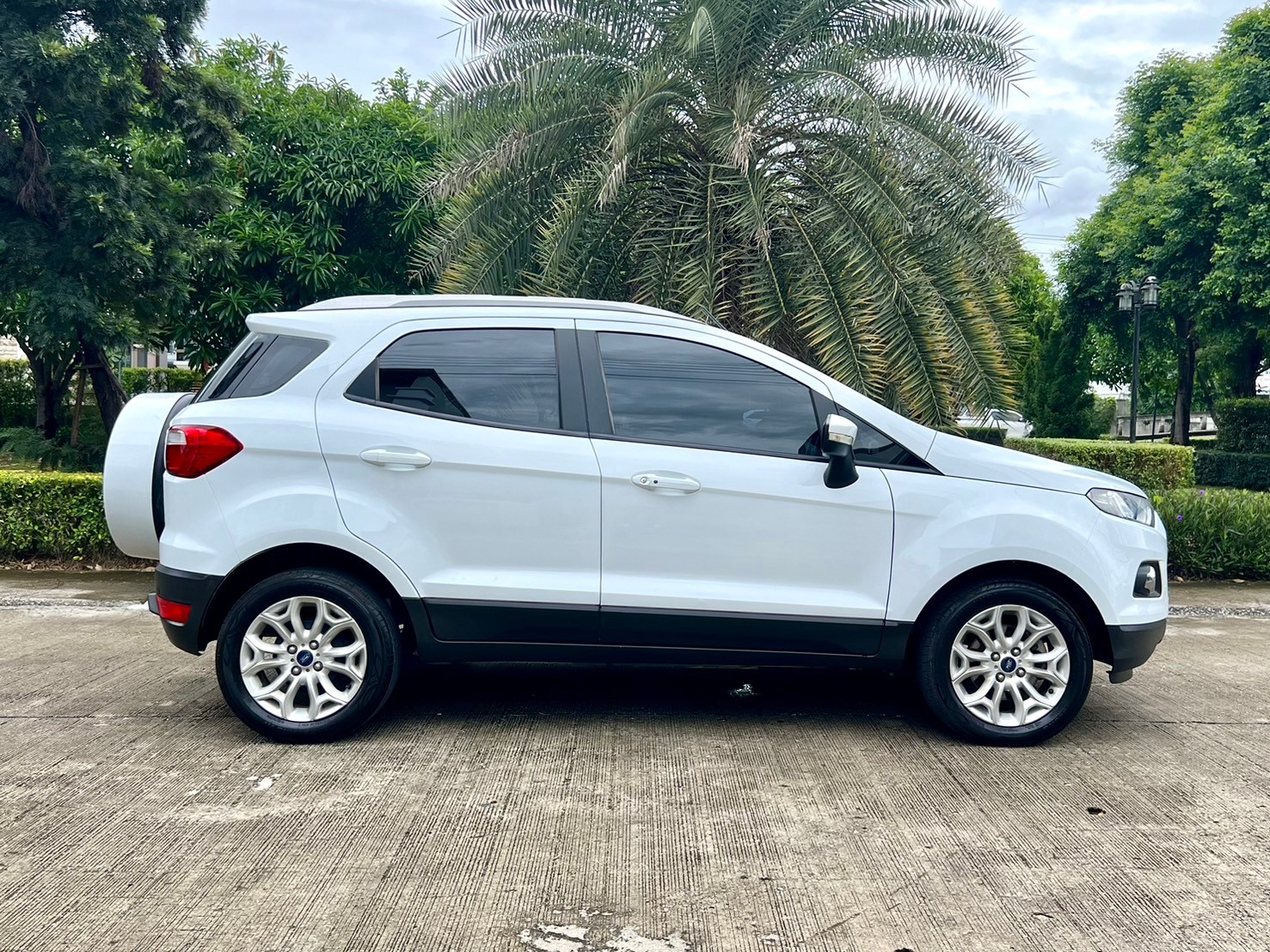 Ford Ecosport 1.5 Titanium : เบนซิน : ออโต้ สี: ขาว ปี:2016 ไมล์แท้: 12x,xxx กม.