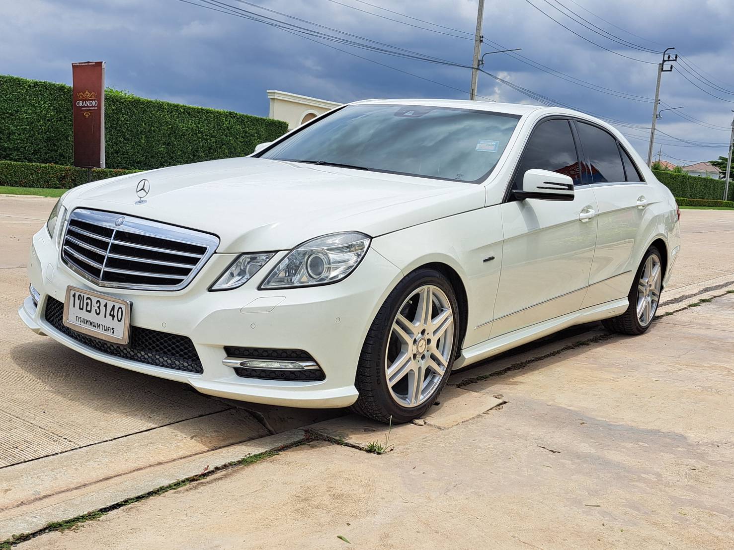 BENZ E250 CGI AVANTGARDE W212 รถศูนย์ 204แรงม้า 7เกียร์ ตัวสุดท้ายก่อนเปลี่ยนโฉม