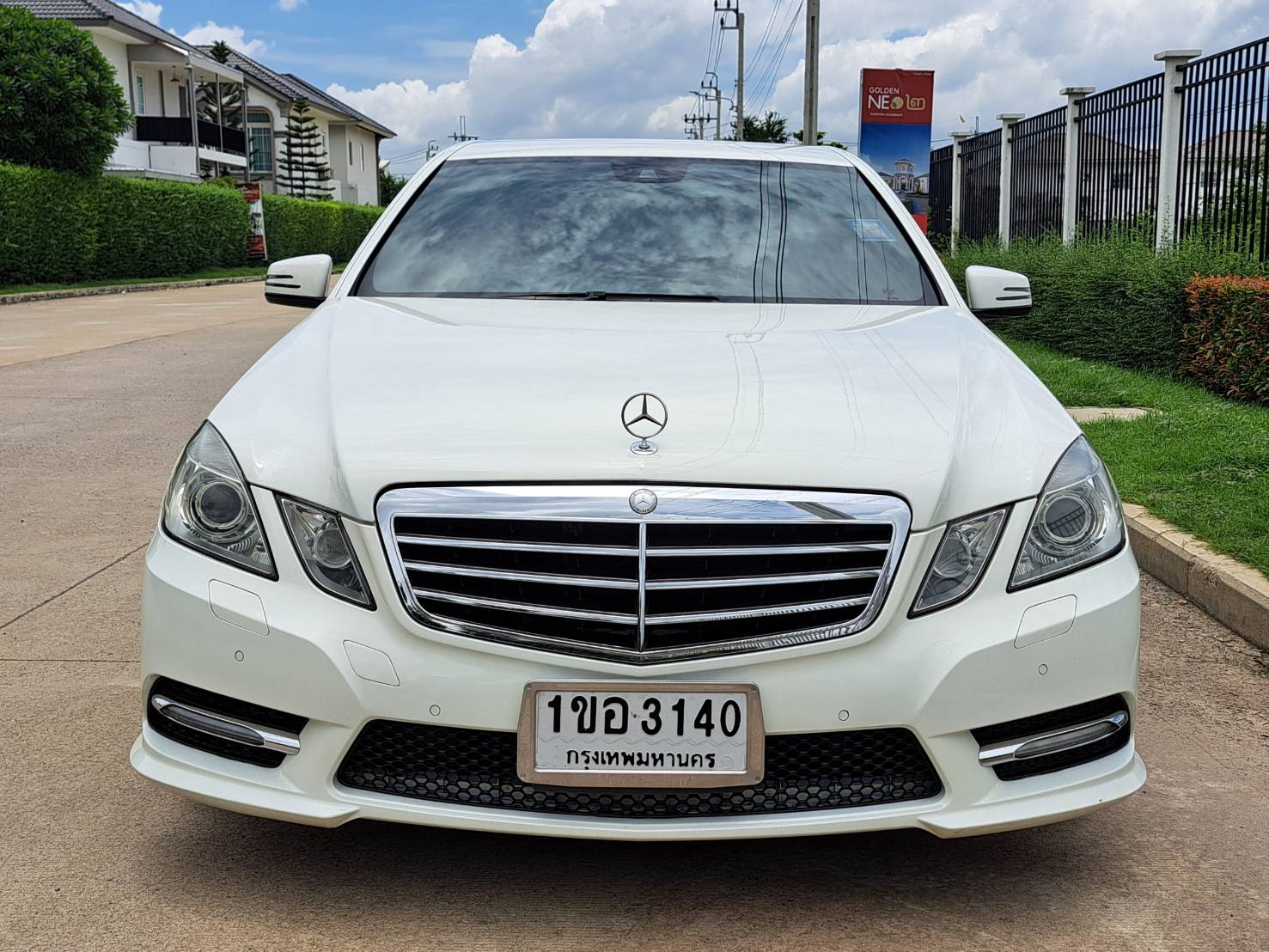 BENZ E250 CGI AVANTGARDE W212 รถศูนย์ 204แรงม้า 7เกียร์ ตัวสุดท้ายก่อนเปลี่ยนโฉม