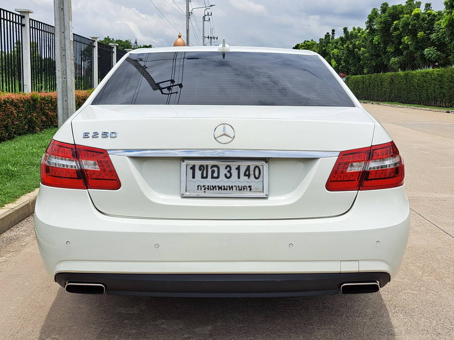 BENZ E250 CGI AVANTGARDE W212 รถศูนย์ 204แรงม้า 7เกียร์ ตัวสุดท้ายก่อนเปลี่ยนโฉม