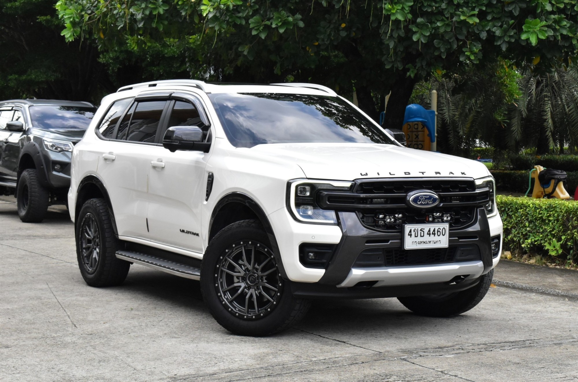 Ford Everest 2.0 BI-TURBO 4WD Wildtrak เกียร์ :ออโต้ เครื่องยนต์ :ดีเซล สี :ขาว ปี 2023