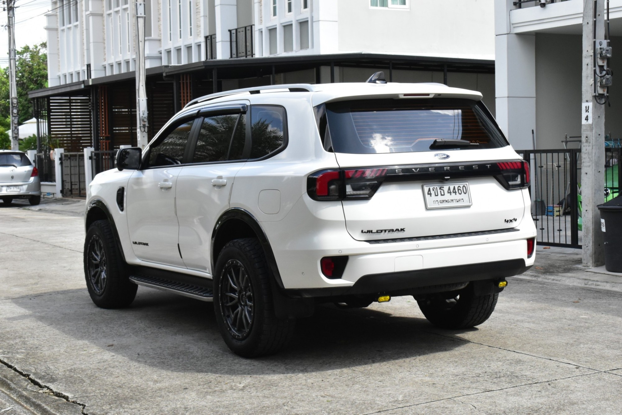 Ford Everest 2.0 BI-TURBO 4WD Wildtrak เกียร์ :ออโต้ เครื่องยนต์ :ดีเซล สี :ขาว ปี 2023