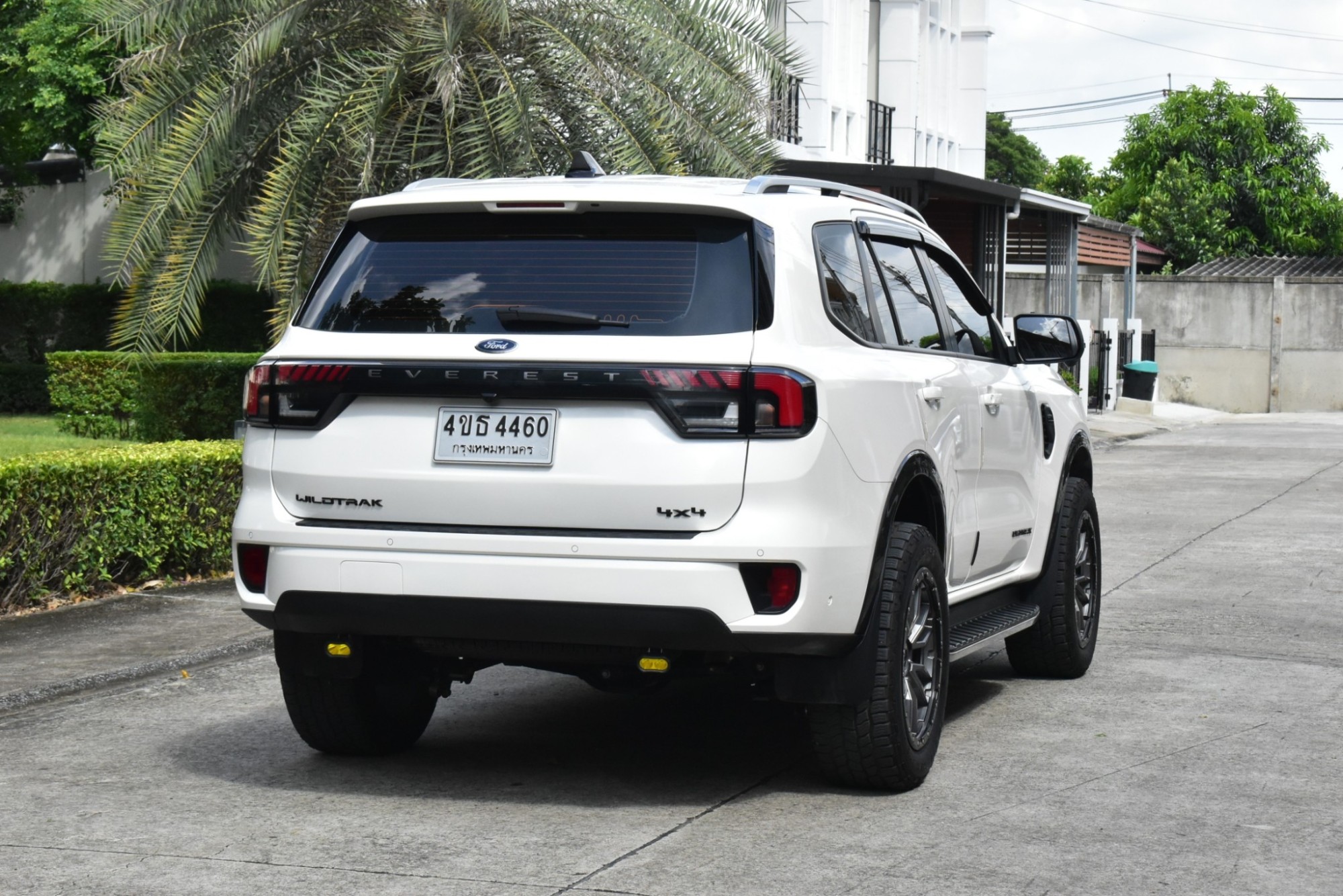 Ford Everest 2.0 BI-TURBO 4WD Wildtrak เกียร์ :ออโต้ เครื่องยนต์ :ดีเซล สี :ขาว ปี 2023