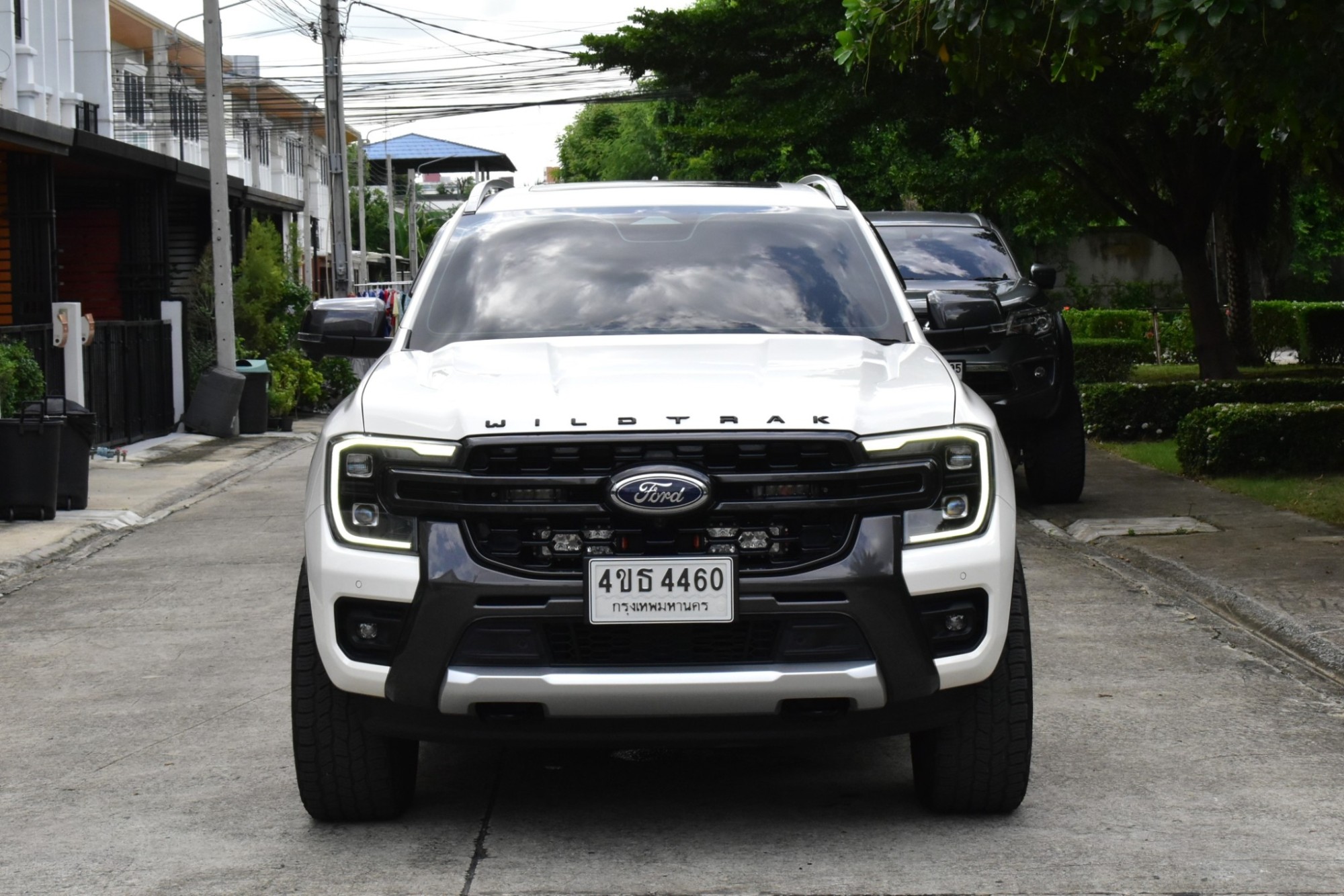 Ford Everest 2.0 BI-TURBO 4WD Wildtrak เกียร์ :ออโต้ เครื่องยนต์ :ดีเซล สี :ขาว ปี 2023