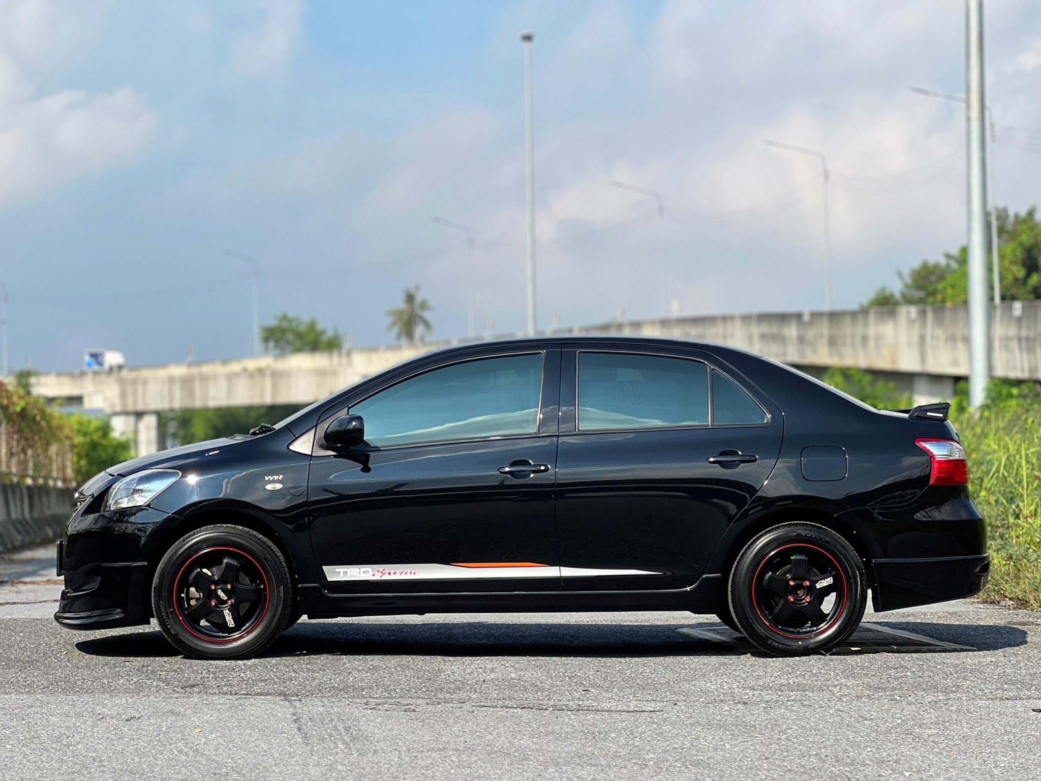 TOYOTA VIOS 1.5 TRD sportivo ปี 2013 แท้ ชุดแต่งโรงงาน สเกิร์ตรอบคัน สปอยเลอร์ ภายใน เบาะ TRD แม็ก airbag abs เป็นตัวพิเศษ