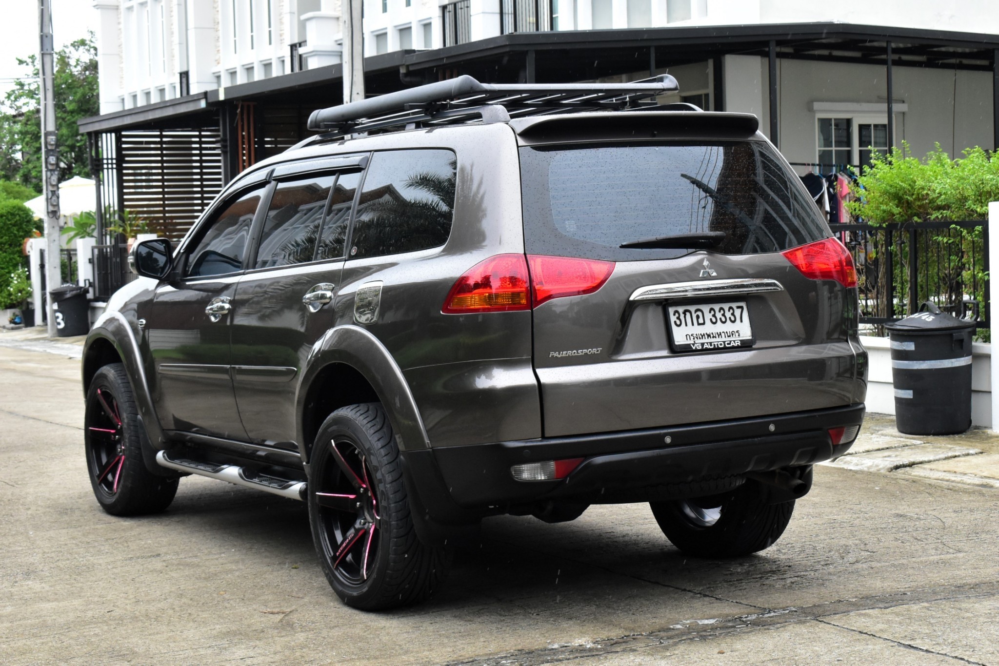 Mitsubishi Pajero 2.5 GT 2WD ปี: 2012 เกียร์: ออโต้ เครื่องยนต์: ดีเซล สี:น้ำตาล