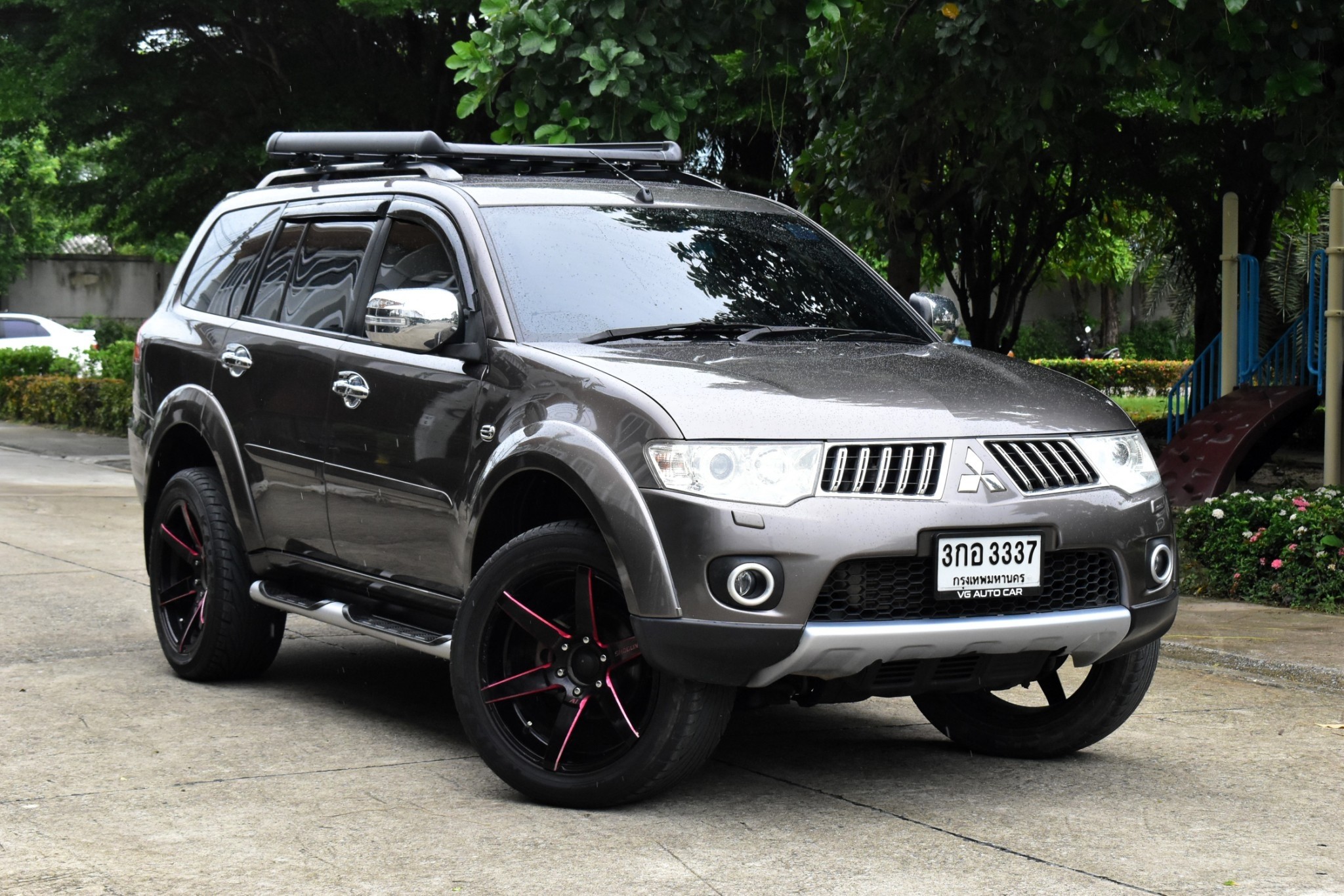 Mitsubishi Pajero 2.5 GT 2WD ปี: 2012 เกียร์: ออโต้ เครื่องยนต์: ดีเซล สี:น้ำตาล