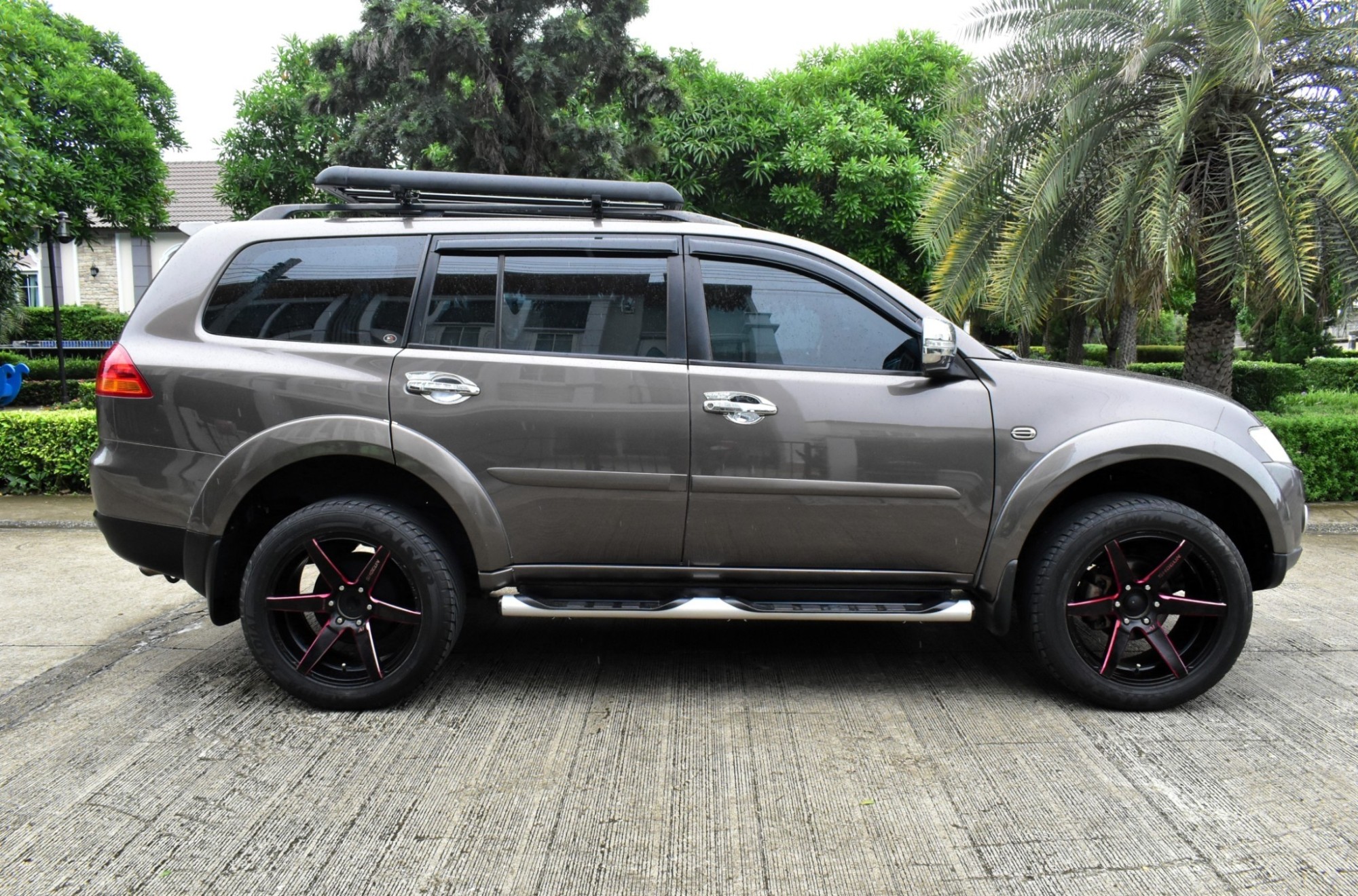 Mitsubishi Pajero 2.5 GT 2WD ปี: 2012 เกียร์: ออโต้ เครื่องยนต์: ดีเซล สี:น้ำตาล