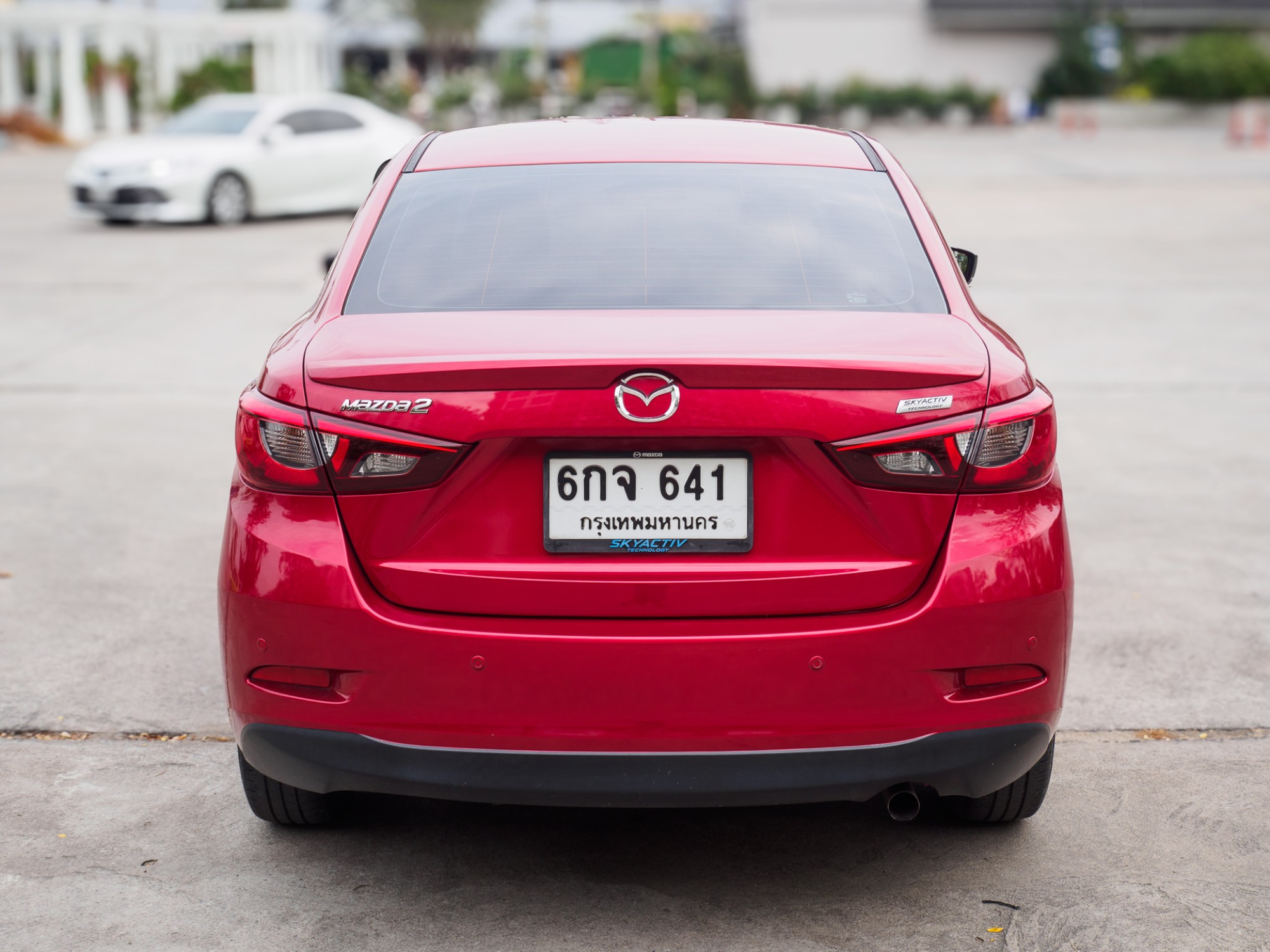 2017 Mazda 2 Sedan (4 ประตู) สีแดง