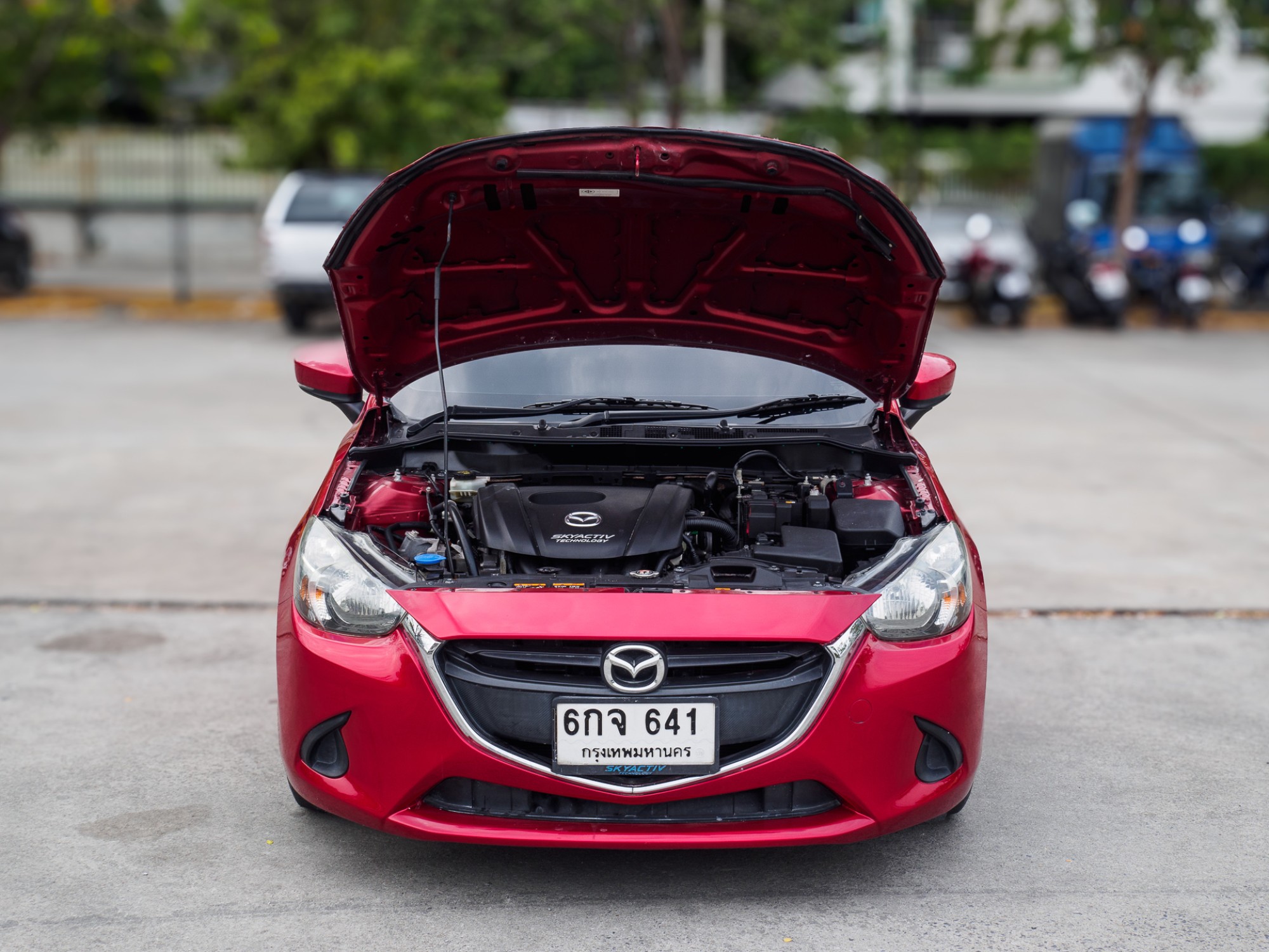 2017 Mazda 2 Sedan (4 ประตู) สีแดง