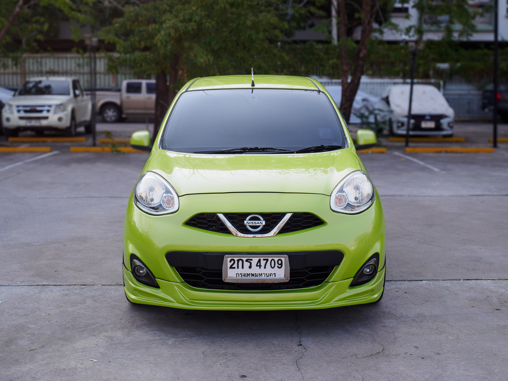 2013 Nissan March สีเขียว