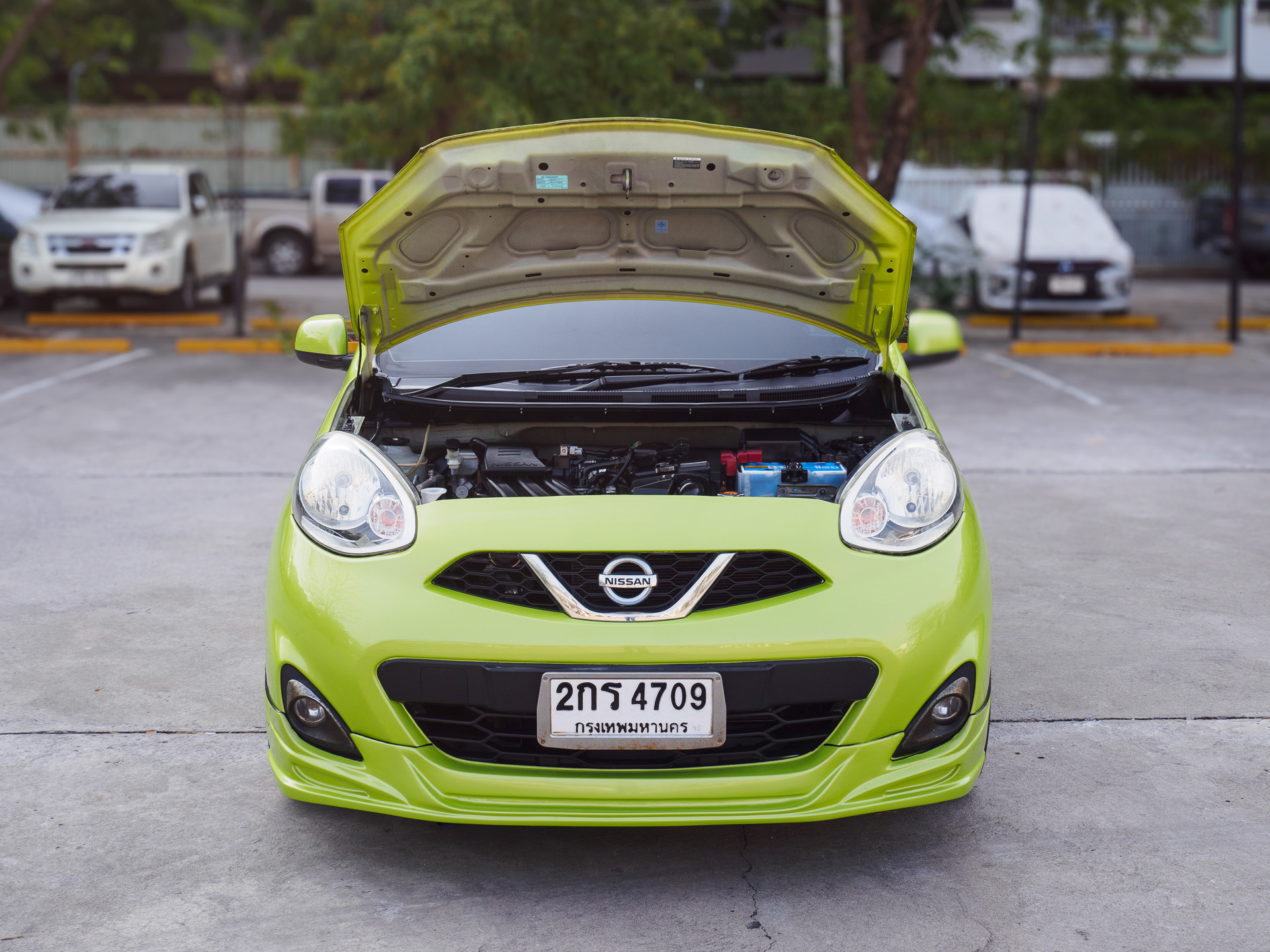 2013 Nissan March สีเขียว