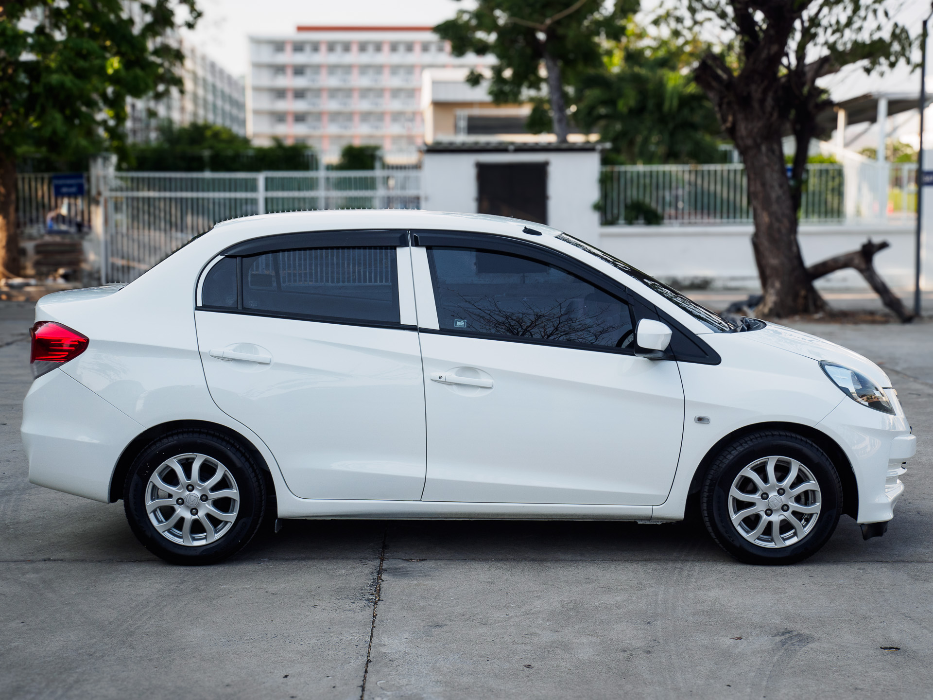 2013 Honda Brio Amaze สีขาว