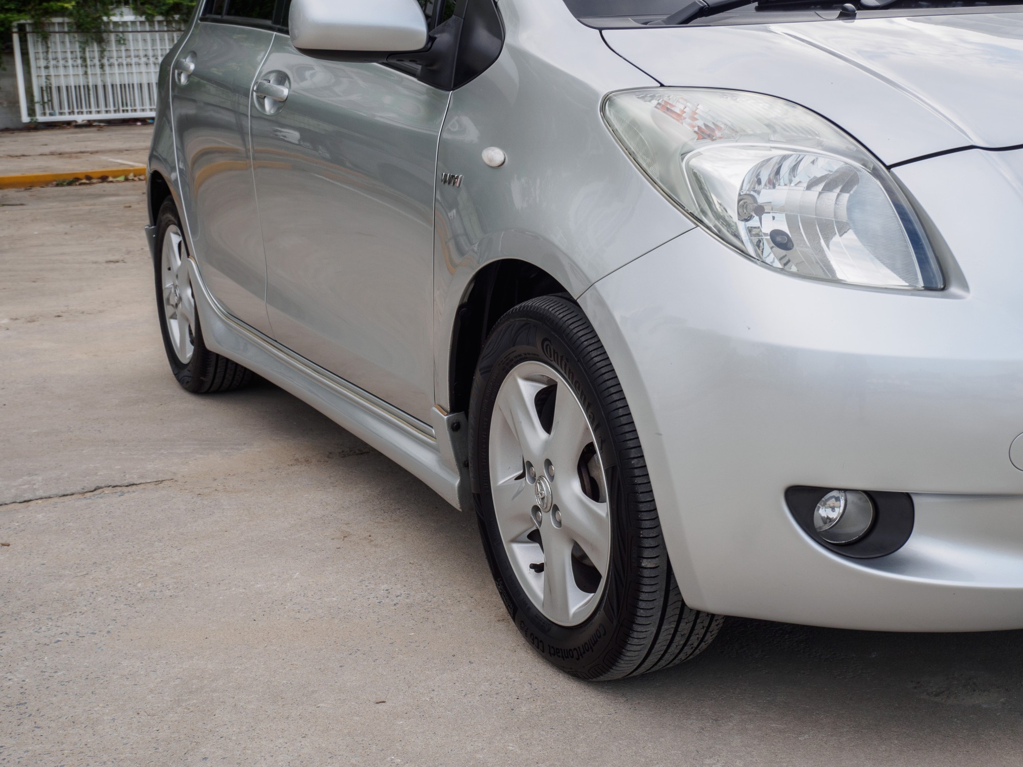 2009 Toyota Yaris สีเงิน