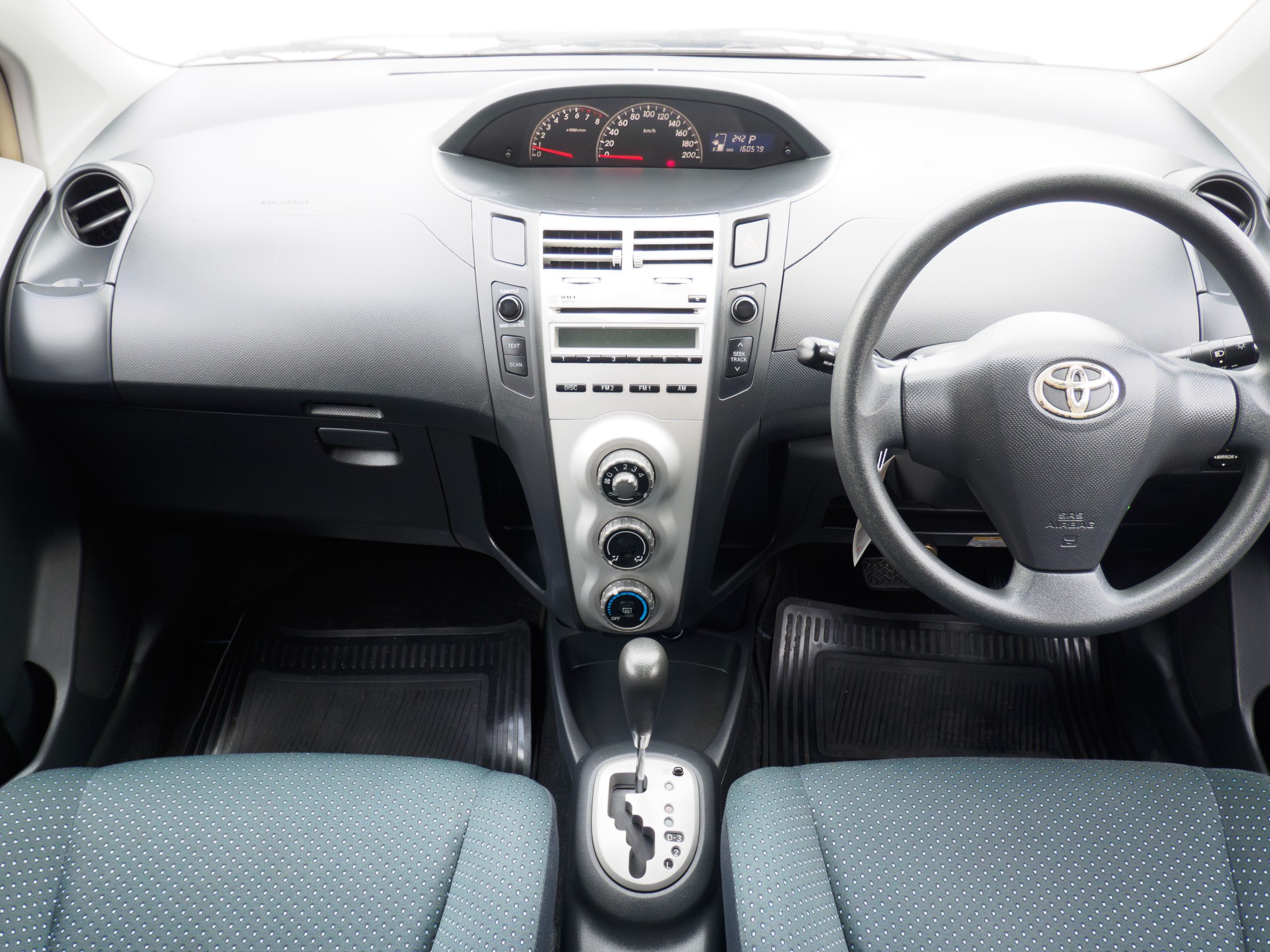 2006 Toyota Yaris สีเงิน