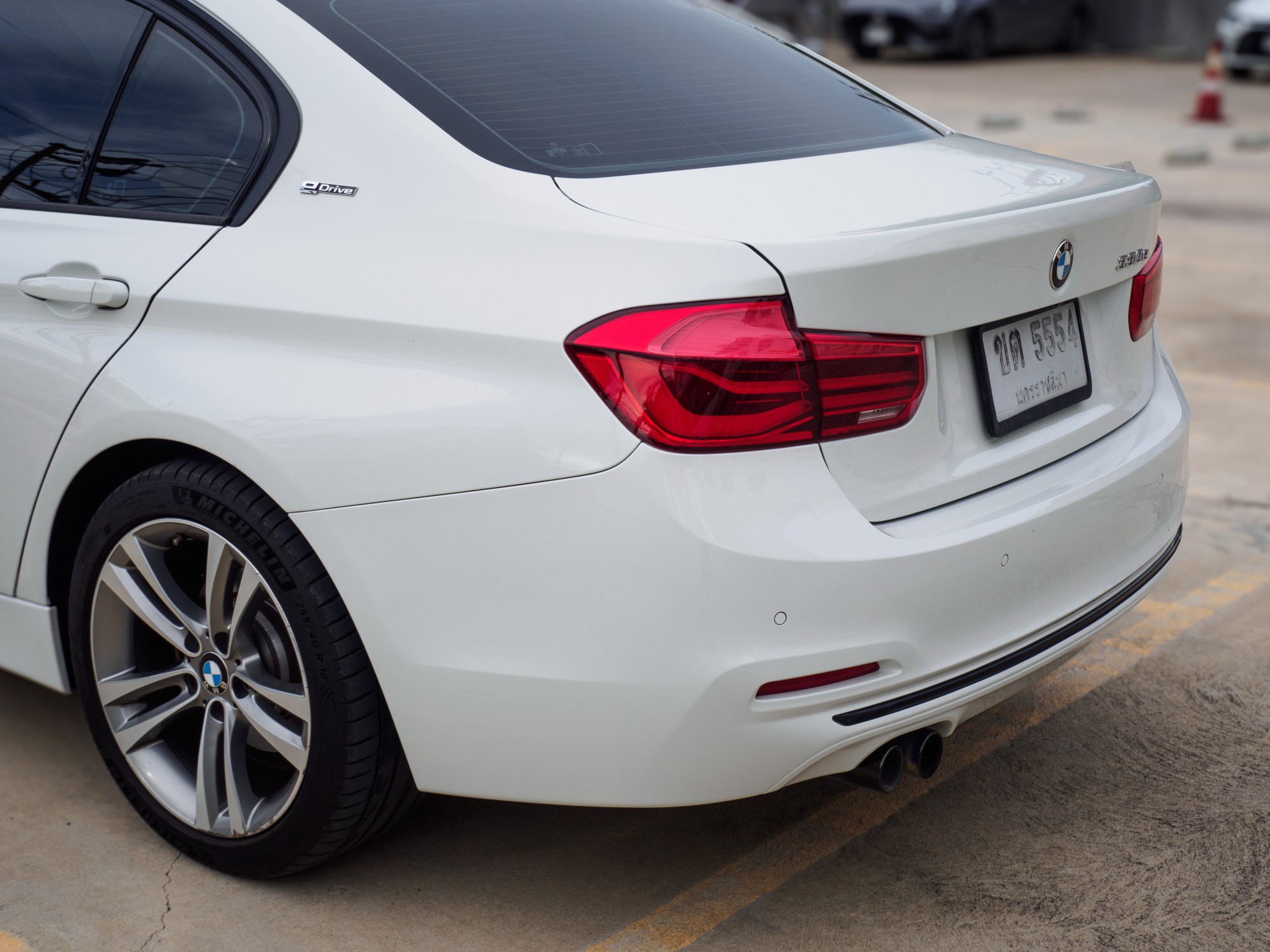 2019 BMW 3 Series F30 330e สีขาว