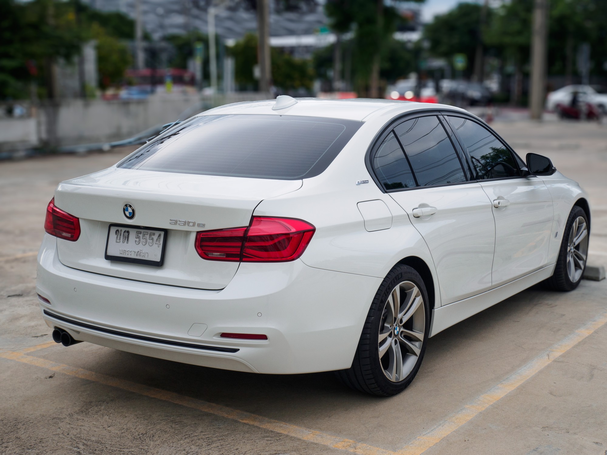 2019 BMW 3 Series F30 330e สีขาว