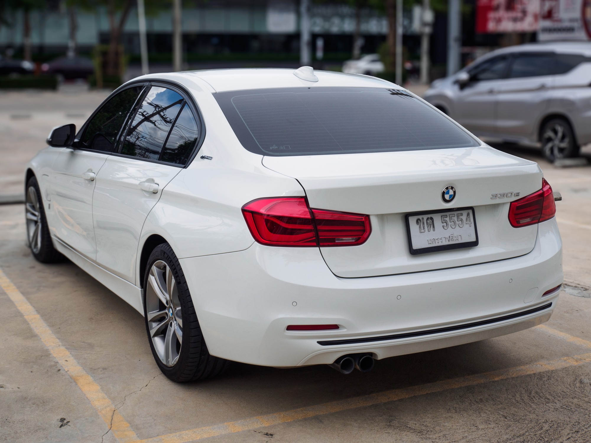 2019 BMW 3 Series F30 330e สีขาว